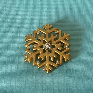 Vintage rhinestone snowflake pin, vintage snowflake pin, Christmas brooch, holiday , rhinestone snow flake pin, snowflake brooch, millenial