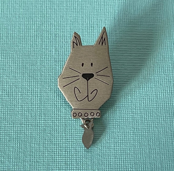 Vintage cat brooch, silver cat pin, cat dangle pin, cat jewelry, cat with fish brooch, cat lapel pin, cat jewelry, cat dangle pin, cat pin