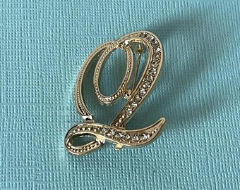 Vintage letter q brooch, rhinestone letter Q pin, monogram Q pin, letter Q jewelry, letter Q vintage, gold letter Q, initial Q brooch