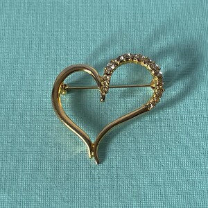 Vintage heart brooch, heart jewelry, rhinestone heart pin, wedding heart pin, Valentine&#39;s heart brooch, gold heart pin, gold heart brooch