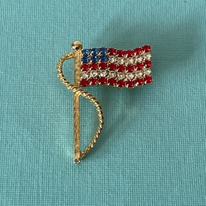 Vintage flag brooch, rhinestone flag pin, USA flag brooch, MAGA, American flag pin, patriotic brooch Independence day, flag jewelry, patriot