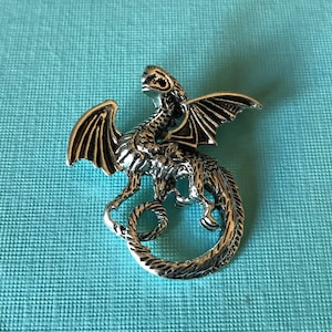 Zilveren drakenspeld, nieuwjaarsdrakenspeld, Chinese drakenspeld, drakenspeld, geluksdraakspeld, kerkers, tronen, drakenspeld