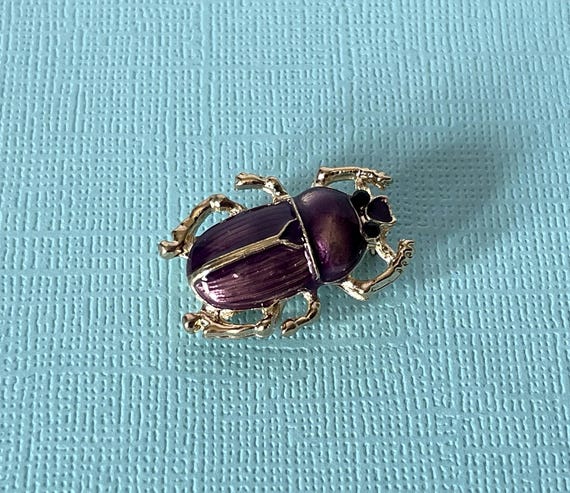 Small purple roach brooch, beetle pin, purple roach pin, scarab brooch, Halloween roach pin, small roach pin, insect jewelry, purple beetle