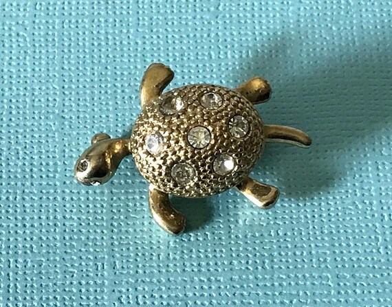 Vintage turtle brooch, rhinestone turtle pin, gold turtle brooch, turtle jewelry, sea turtle, tortoise brooch,, turtle pin,  gold turtle pin