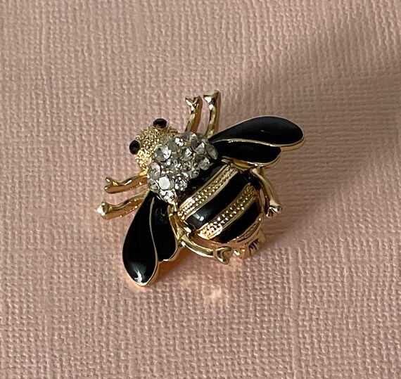 Gold bee brooch, rhinestone bee pin, bee jewelry, bumble bee pin, honey bee brooch, rhinestone bee brooch, gold bee jewelry, bumble bee pin