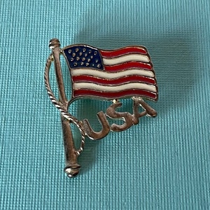 Vintage American flag brooch, USA pin, patriotic pin, Independence day, 4th of July brooch, rhinestone flag pin, MAGA, American flag pin