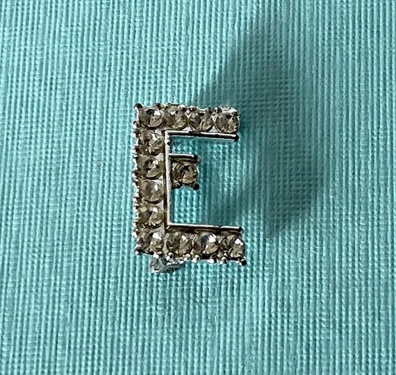 Vintage letter E brooch, rhinestone letter e pin, silver letter e, E jewelry, rhinestone e brooch, letter E vintage, monogram e, initial e
