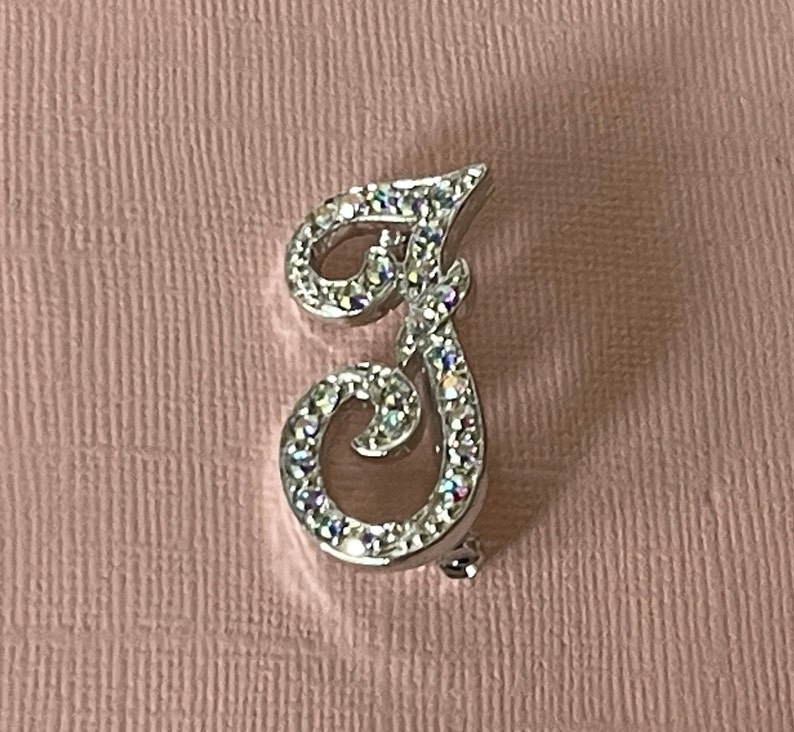 Broche Strass Monogramme Ronde - Bijou Élégant Pour Écharpe Ou Revers - Cristaux Brillants - Cadeau Luxe