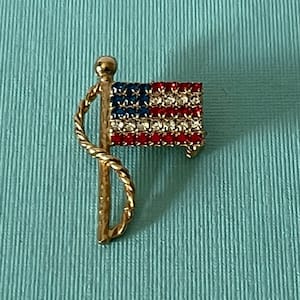 Vintage flag brooch, rhinestone flag pin, flag jewelry, MAGA, American flag brooch, USA flag pin, Independence day, patriotic jewelry