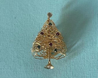 Vintage Christmas tree pin, rhinestone Christmas tree brooch, 3d Christmas tree, gold Christmas tree pin, Christmas jewelry, holiday jewelry
