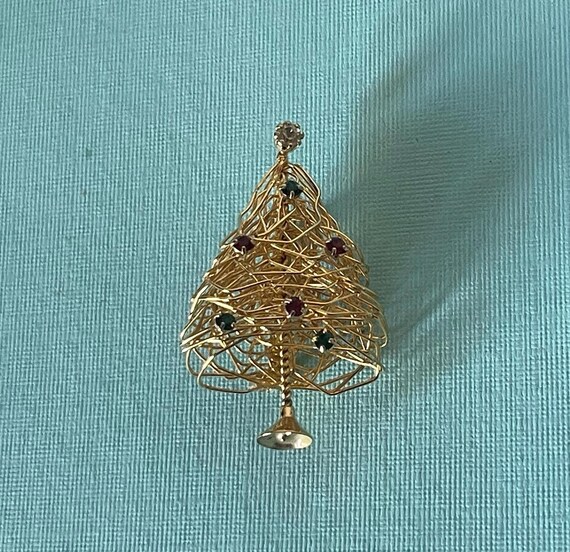 Vintage Christmas tree pin, rhinestone Christmas tree brooch, 3d Christmas tree, gold Christmas tree pin, Christmas jewelry, holiday jewelry