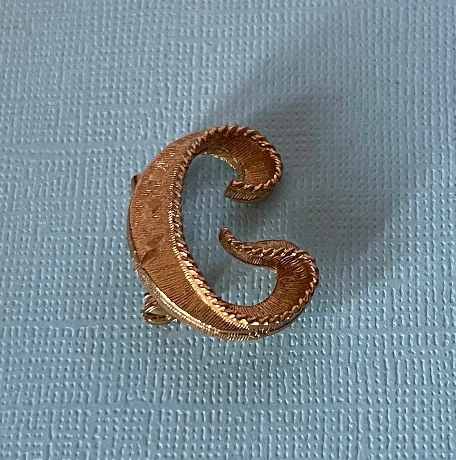 G' Broche Grande Chapado En Oro Con Perla Sintética Blanca Con Letra G Del Alfabeto, Regalo Personalizado – 60 Mm De Alto, Talla única, Sin Tipo De