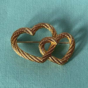 Vintage double heart brooch, rope heart pin, wedding heart pin, Valentine&#39;s heart brooch, gold heart pin, heart jewelry, double heart brooch