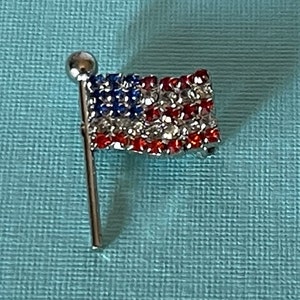 Vintage flag brooch, American flag pin, MAGA, rhinestone American flag pin, Independence Day, 4th of July, patriotic brooch, USA flag pin