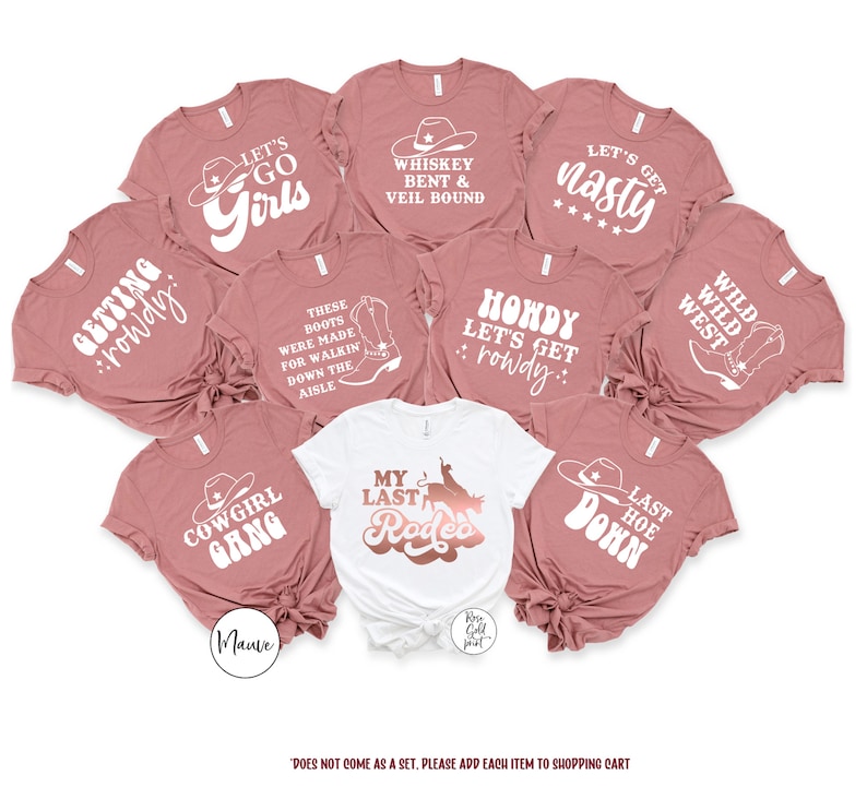 K&ouml;nnte beinhalten: Ein Set aus zehn pinkfarbenen und wei&szlig;en T-Shirts mit verschiedenen Designs und Texten zum Thema Western, darunter "Let's Go Girls", "Whiskey Bent & Veil Bound", "Let's Get Nasty", "Getting Rowdy", "These Boots Were Made For Walkin' Down The Aisle", "Howdy Let's Get Rowdy", "Wild West", "Last Hoe Down", "Cowgirl Gang" und "My Last Rodeo".