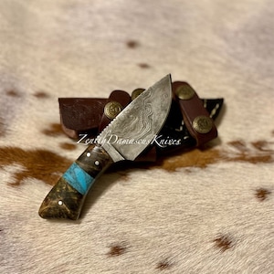 Personalized 5.5’ Custom San Mai Damascus Skinner Knife Turquoise & Stabilized Burl Wood Handle + Cross Draw Leather Damascus Knife Damascus