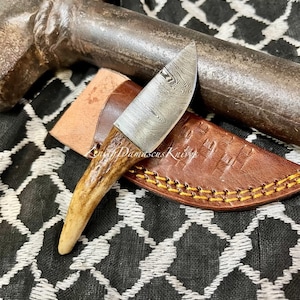 Personalisieren Sie 4-ZOLL-Damastmesser mit Hirschgeweihgriff-Damast-Stahlmesser + Leder-Damast-Jagdmesser-Geschenk, Halsmesser