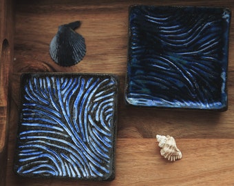 Winds / Black clay platter