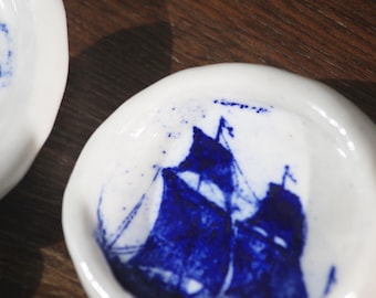 Brigantine / Petit porte-anneaux en porcelaine