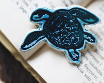 Emerald Tidewalker / Porcelain Brooch
