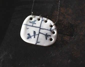 Keep Growing / Pendentif en porcelaine peint à la main