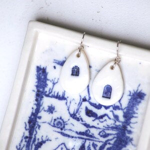 Gouttes habitées / Boucles d'oreilles en porcelaine