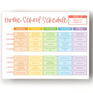 K&ouml;nnte beinhalten: Ein farbenfroher druckbarer Homeschool-Zeitplan f&uuml;r die Woche vom 17. bis 21. August. Der Zeitplan enth&auml;lt t&auml;gliche Aktivit&auml;ten f&uuml;r jedes Fach, wie z. B. Lesen, Mathematik, Naturwissenschaften, Kunst und mehr.