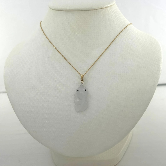 ☆天然☆ ミャンマー翡翠 本翡翠 精巧な彫刻（金魚）ネックレス ペンダント