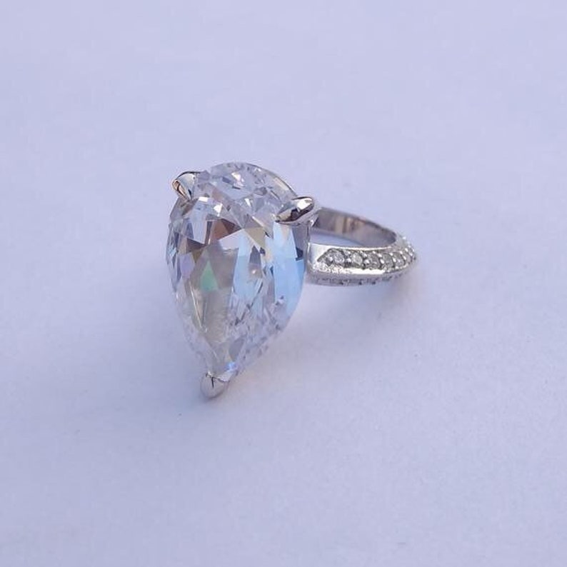 18*12mm White Pear Cut Cubic Zirconia Diamond Engagement Wedding Ring in 925 Sterling Silver For Women Beautiful Celebrity Inspiration Ring