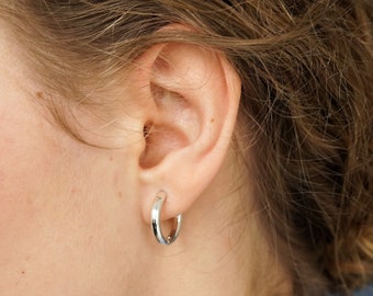 Medium silver earrings, silver hoops, silver congo, basic hoops, everyday hoops, hoops for her, circle earrings, sleeper hoops