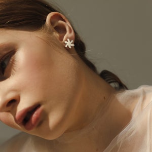 Flower earrings, silver chamomile, daisy earrings, silver stud earrings, silver petals, shiny earrings image 3