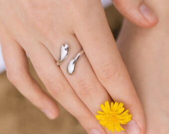 Adjustable silver ring, smooth and streamlined volumetric sterling silver ring
