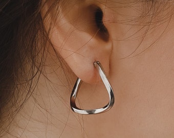 Curved earrings, wavy earrings, silver massive earrings, earrings for her, wavy hoops, silver woman hoops