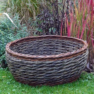 Stabilny, rustykalny kosz wiklinowy o konstrukcji sznurkowej, jako kosz do przechowywania, kosz na drewno, kosz kominkowy, kosz z dzianiny, ok. 48 x 21 cm