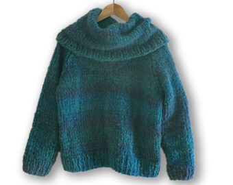 Flauschiger Pullover mit extra großem Kragen, Gr. S/M (36-40), handgestrickt, petrol