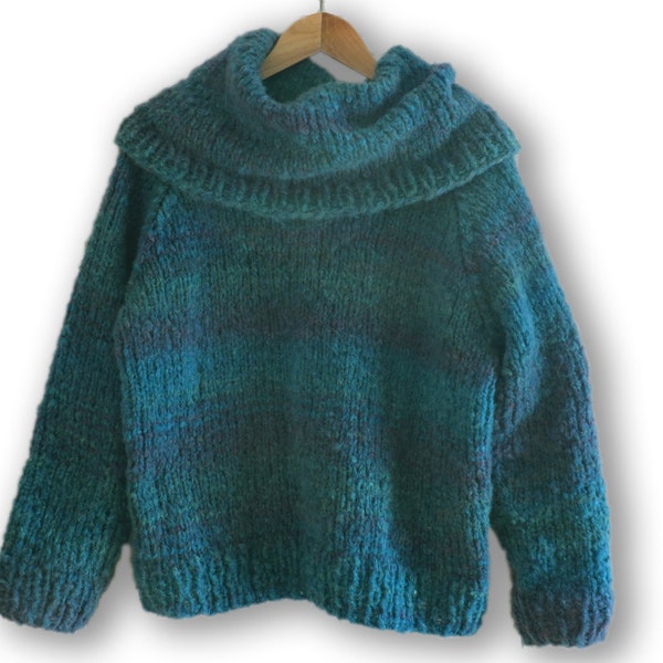 Flauschiger Pullover mit extra großem Kragen, Gr. S/M (36-40), handgestrickt, petrol