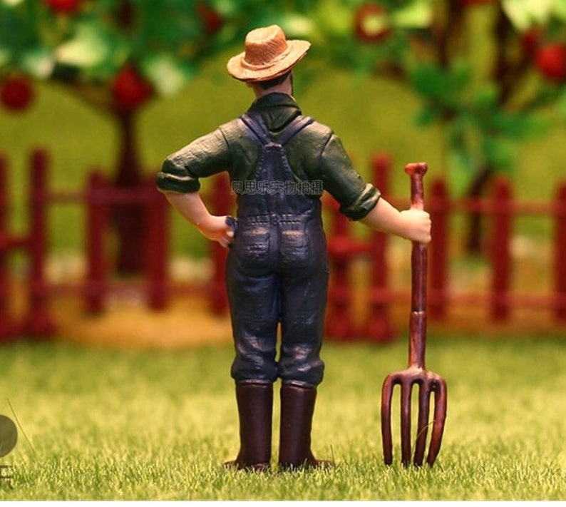 Farmer Miniature, Farmer Figurine , Gardener Miniature, Garden
