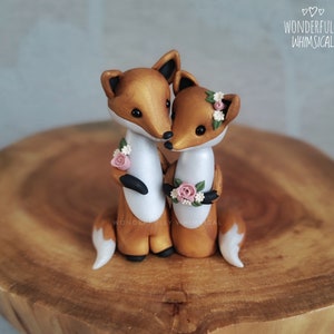 Miniatura de zorro rojo para tarta de boda, hecha a mano en arcilla, con motivos rústicos de novios en el bosque. Escultura personalizada para otoño e invierno.