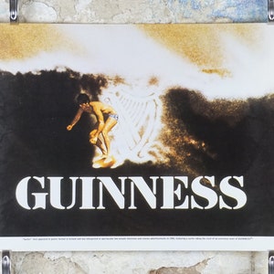 Affiche Guinness vintage 2001, surfeur, vague Guinness, bière publicitaire irlandaise stout, décoration murale art rétro