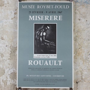 Peut inclure: Affiche de l'exposition Rouault au Musée Roybet-Fould, avec le mot "MISERERE" et une image en noir et blanc d'une personne. L'affiche est datée du 25 février au 9 avril 1967.