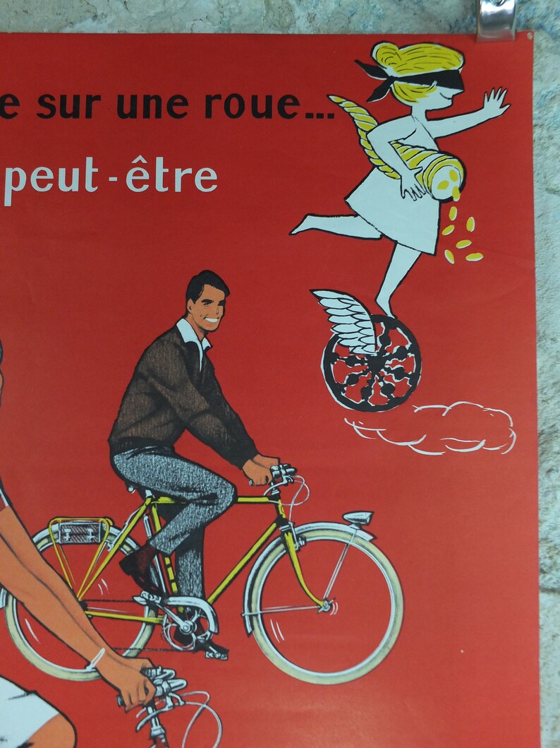 Cartel de ciclismo de 1950, Lotería Nacional Francesa, hermosa pareja sonriendo y andando en bicicleta en rojo, por Pierre Courrone, impresión de arte de pared decoración retro imagen 7