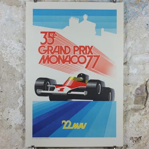 Puede incluir: Cartel vintage del 35º Gran Premio de Mónaco '77. El cartel presenta un coche de carreras rojo, negro y amarillo, con el número 1. El texto incluye "35e GRAND PRIX MONACO 77" en rojo, con "22 MAI" en la parte inferior.