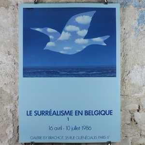 1986 René Magritte Poster, Surréalisme en Belgique, LOiseau du ciel 1966, état étonnant, surréaliste, galerie exposition art mural années 1980 image 1