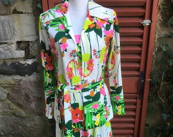 Vintage 1970's Two Piece Long Vintage Dress in Vivid Floral Print. Size 6-8. Vintage Polyester Long Dress with Long Jacket and Belt