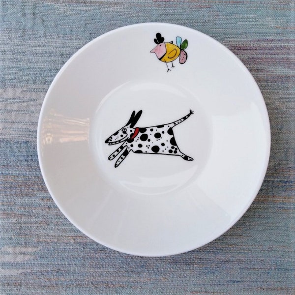 Dalmatian decoration on a shallow dish with birds.