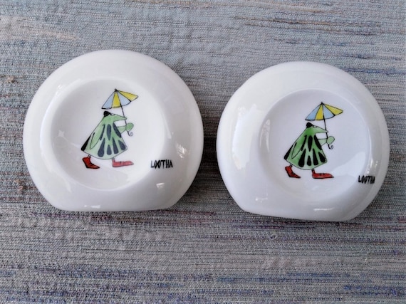 Salt and pepper cruet set depicting Lootha.