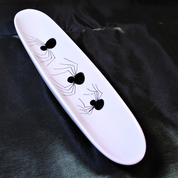 Halloween - Spider trinket or pen tray with black spiders in white porcelain.
