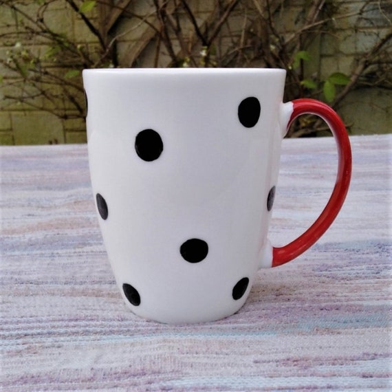 Black spotted mug