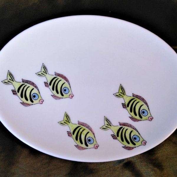 An oval shallow dish decorated with amusing green fish. Useful as a side dish or a large and useful trinket tray.