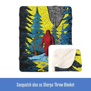 Op de afbeelding: Een rode Sasquatch staat in een geel, blauw en zwart bos. De Sasquatch is een mythisch wezen dat vaak wordt geassocieerd met het Pacifische noordwesten. Dit ontwerp is gedrukt op een sherpa-deken.